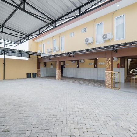 Отель Reddoorz Syariah Near Rsud Dr Iskak Tulungagung Kedungwaru Экстерьер фото