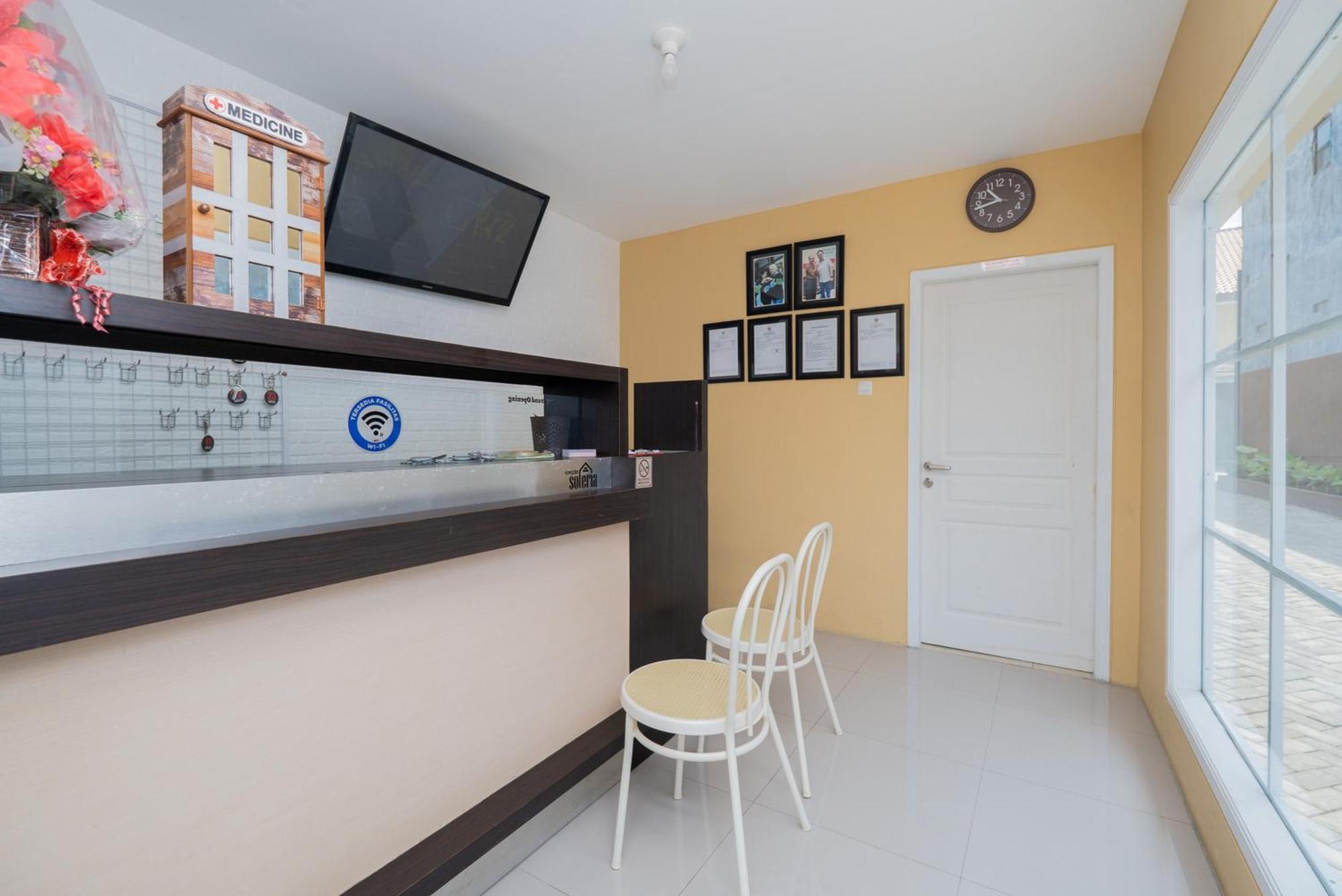 Отель Reddoorz Syariah Near Rsud Dr Iskak Tulungagung Kedungwaru Экстерьер фото