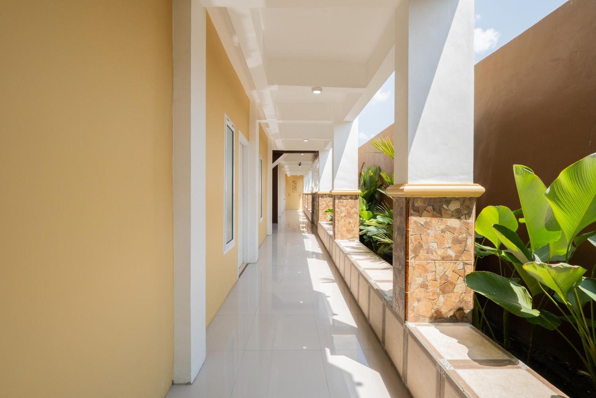 Отель Reddoorz Syariah Near Rsud Dr Iskak Tulungagung Kedungwaru Экстерьер фото