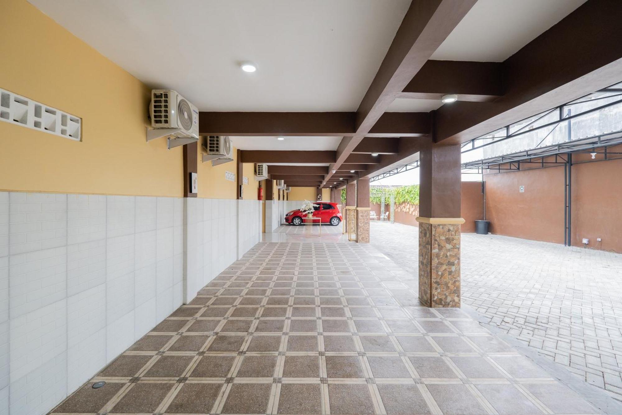 Отель Reddoorz Syariah Near Rsud Dr Iskak Tulungagung Kedungwaru Экстерьер фото